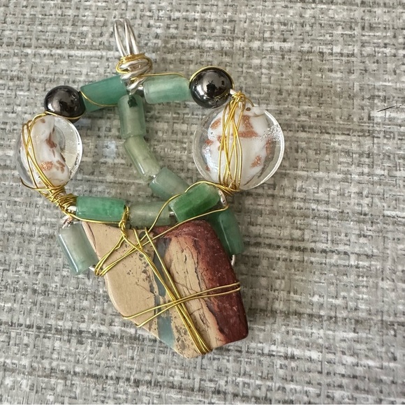 Handcrafted Multicolor Stone Pennant necklace 1600 Y - Picture 1 of 8
